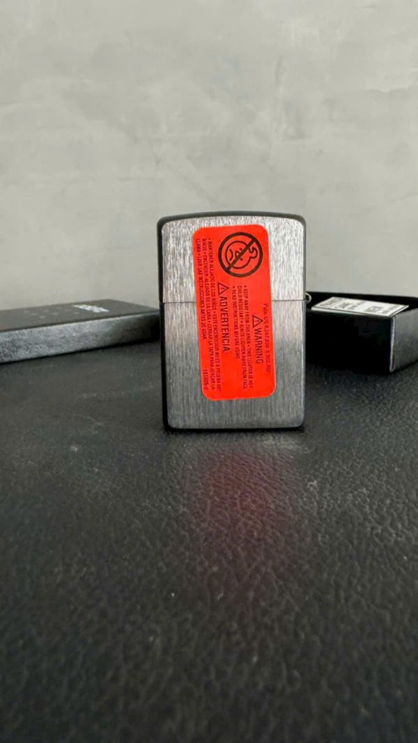 Bật lửa Zippo 2012 chrome bóng phay xước - Hình ảnh 3